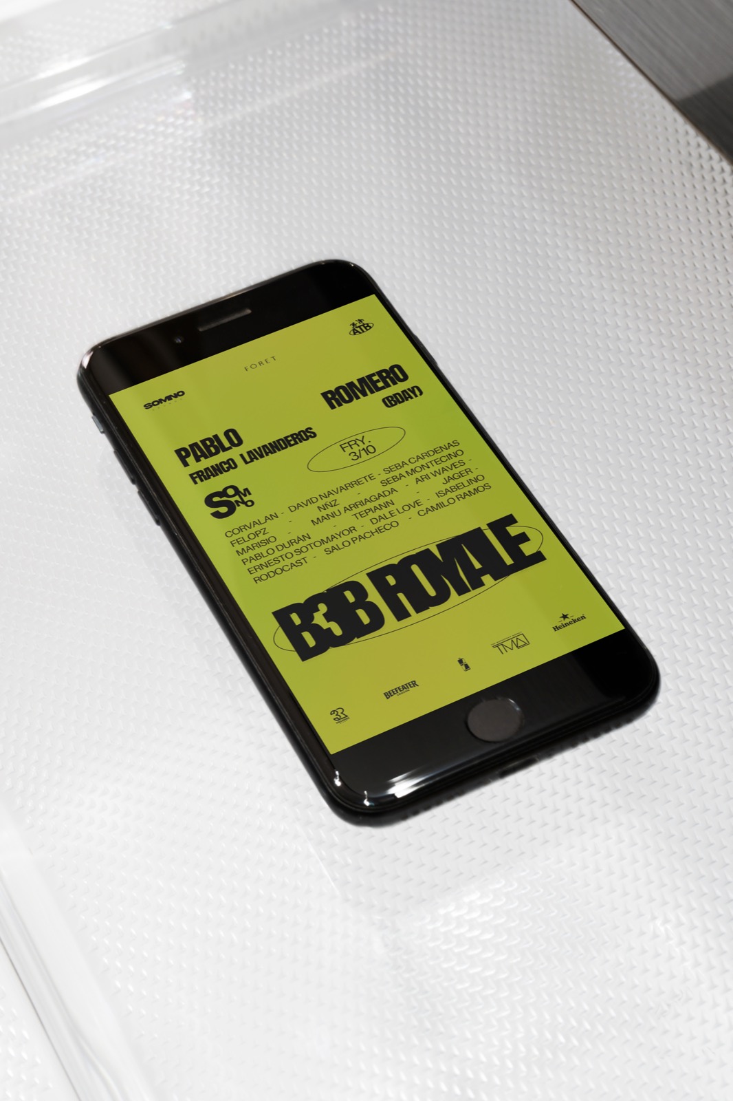 Somno Sounds — flyer sobre teléfono
